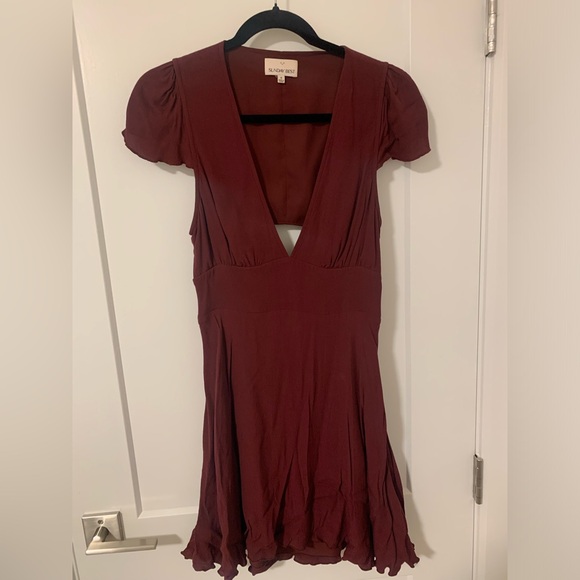 Aritzia Sunday Best Rand Silk Cut Out Back Mini Dress Maroon Size 8 - Picture 2 of 5